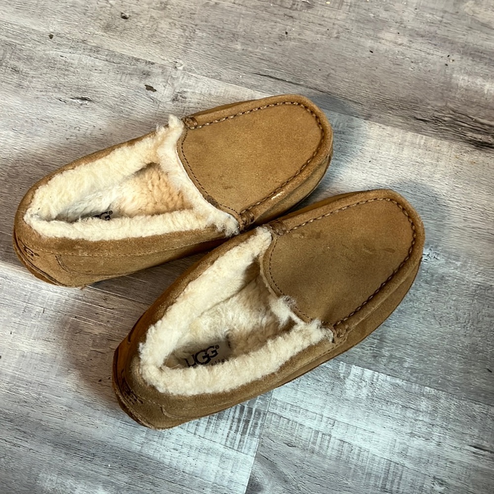 Ugg - Picture 1 of 5